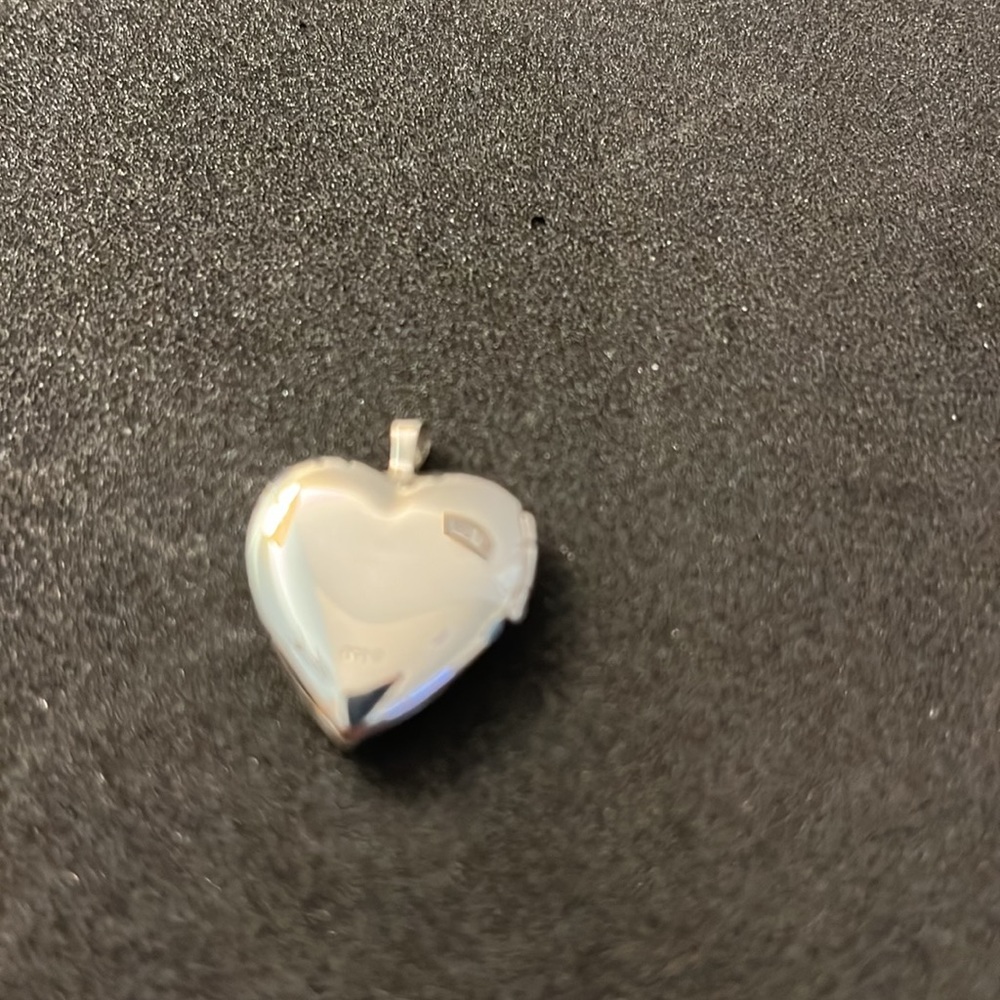 Vintage Silver portrait heart pendant/inscribed grandma/ stamped 925 - Picture 2 of 3